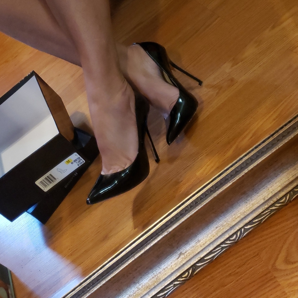Boutique 9 Black Patent Leather Pumps